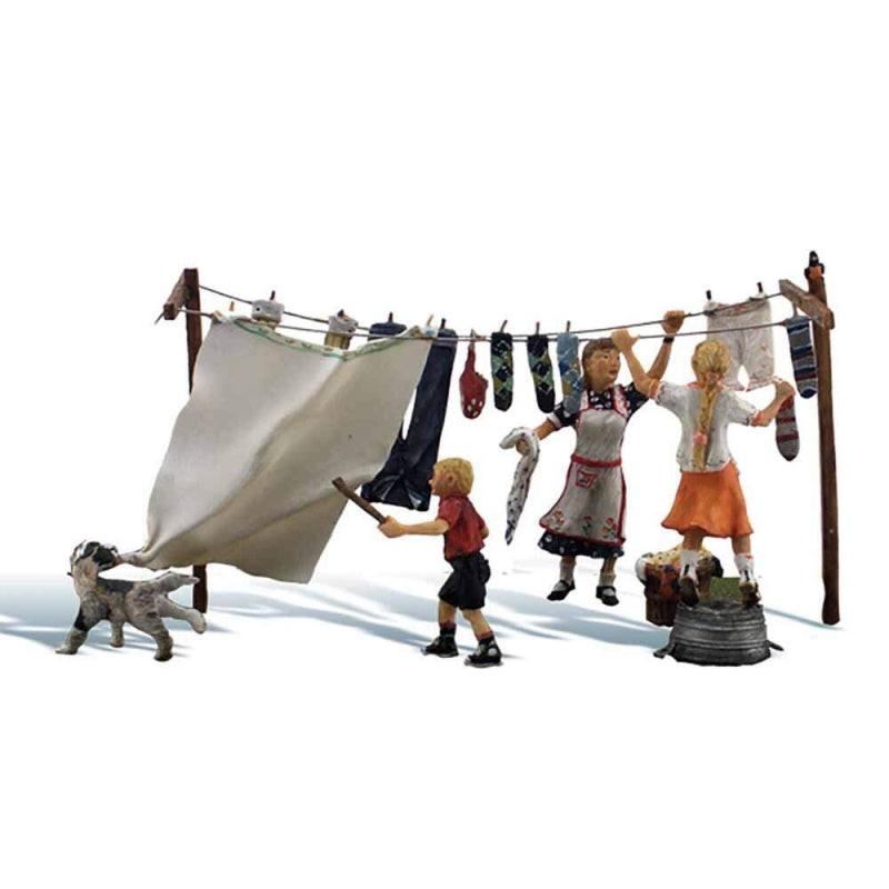 Woodland Scenics A1936 HO Train Figures Washday Getaway