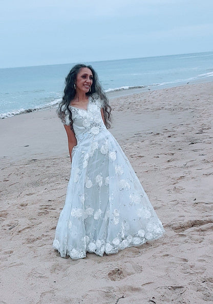 Flower embroderied Weddingdress with Tull and Satin underlayers by AkitaArigatosonFashion
