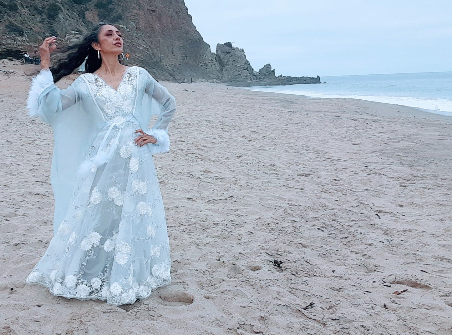 Flower embroderied Weddingdress with Tull and Satin underlayers by AkitaArigatosonFashion