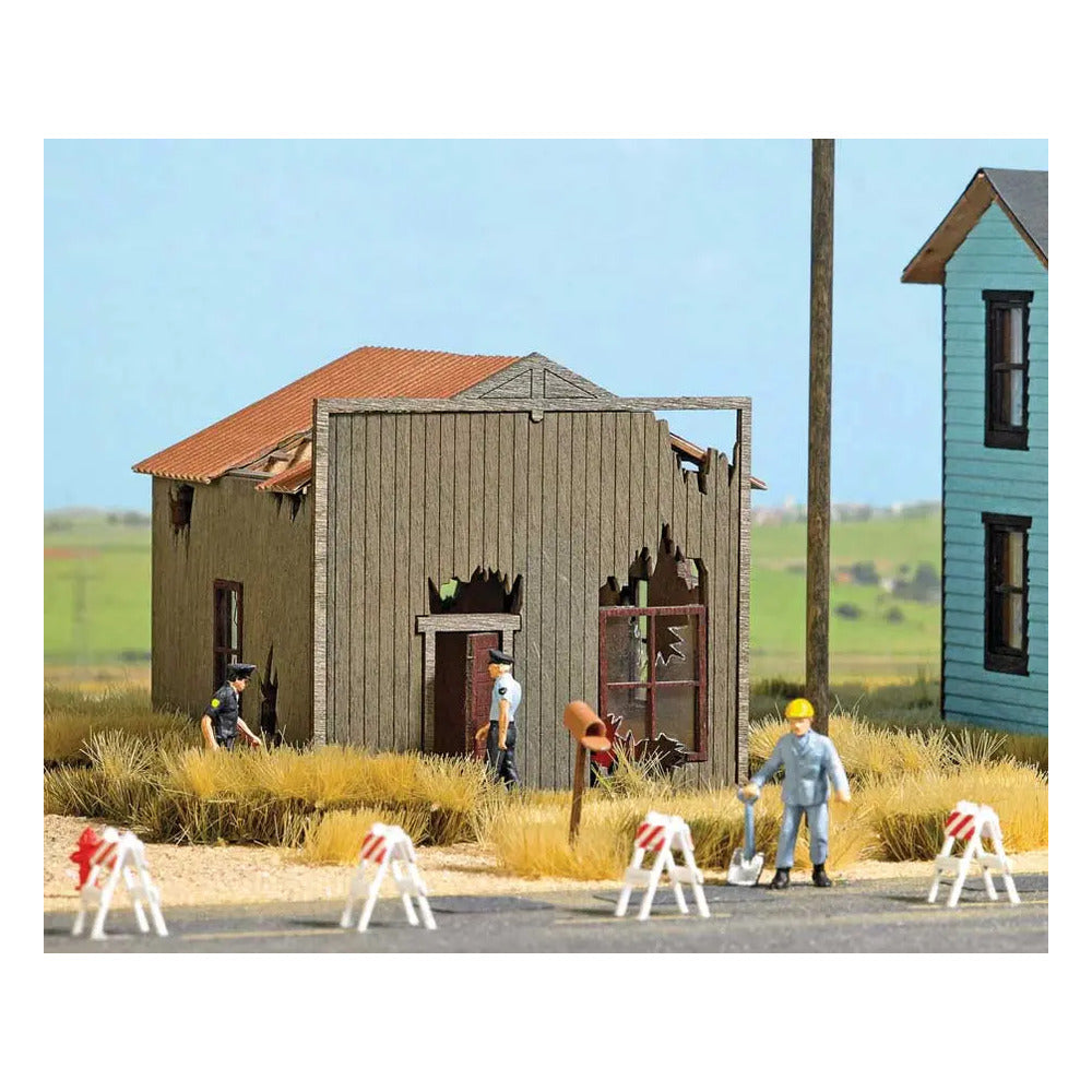Busch 9718 HO Scale Dilapidated North American House -- Laser-Cut Kit