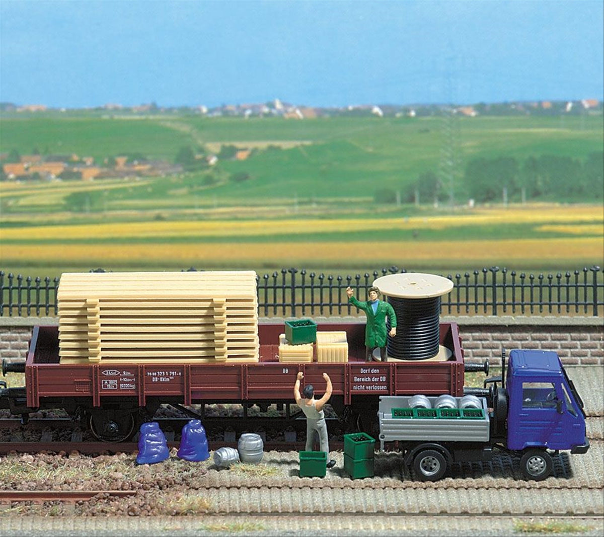 Busch 1132 HO Scale Assorted Freight Loads Set