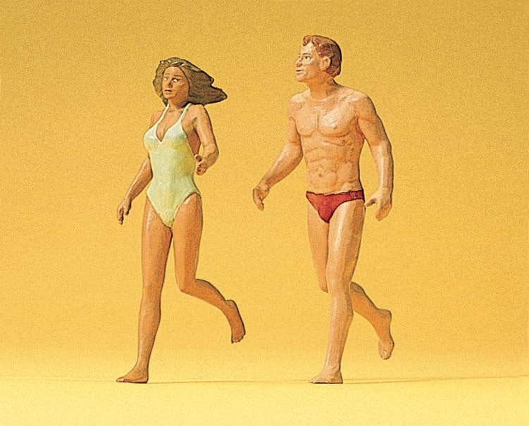 Preiser 45018 G Scale Couple Jogging on Beach (2)