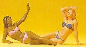 Preiser 45017 G Scale Reclining Women on Beach