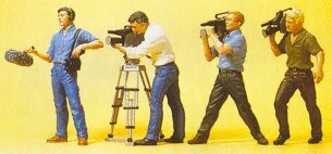Preiser 10421 HO Scale People Working Film Crew pkg(4)