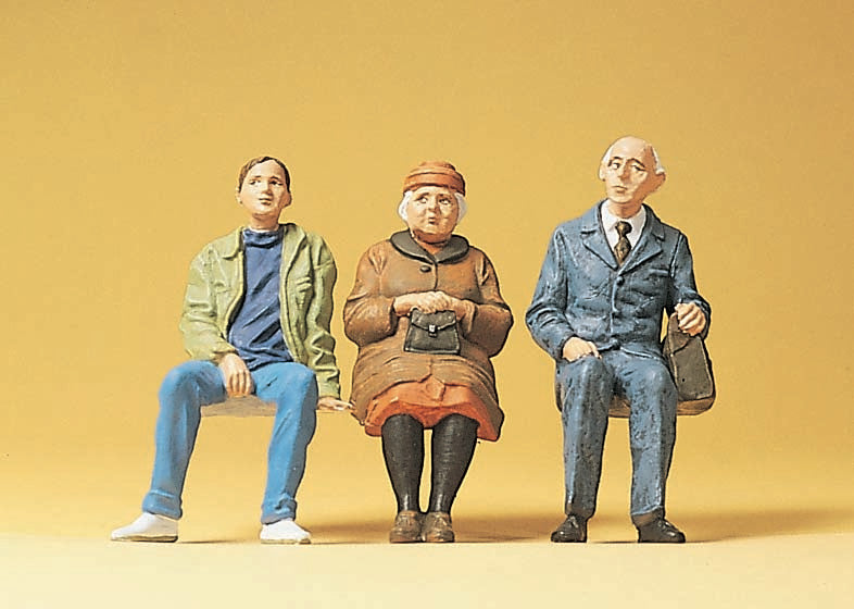 Preiser 45081 G Scale Seated People, Fall Clothes Set