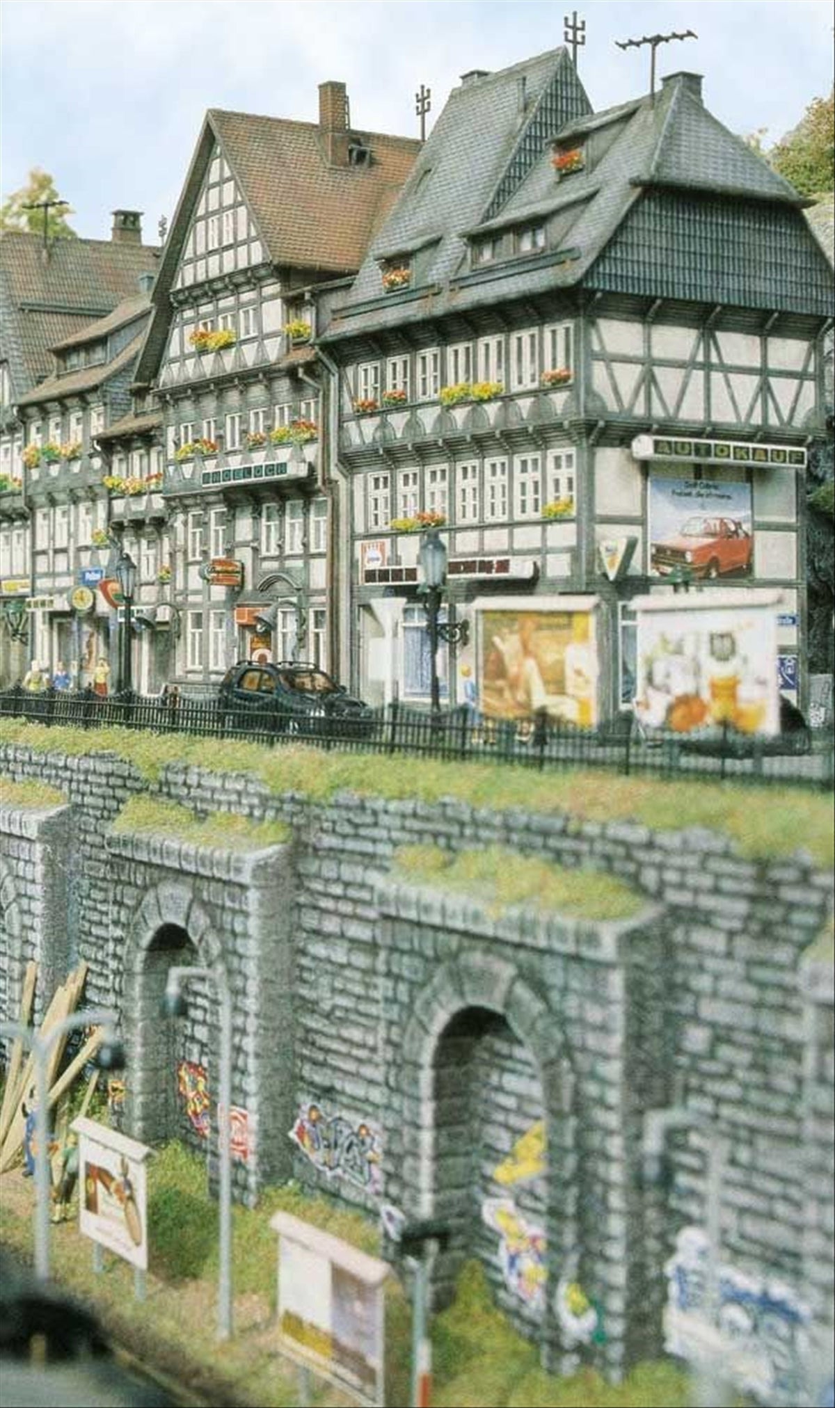 Busch 7032 HO Scale Stone Wall Panels with Arcades, pkg(2)
