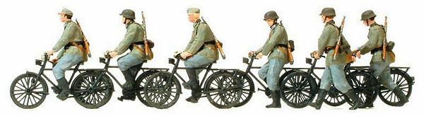 Preiser 16596 HO Scale Former German Army WWII - Unpainted Figures