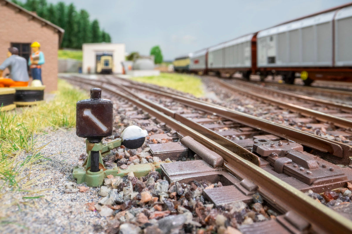 Noch 13610 HO Scale Control Lever w/ Signal Lantern, Left