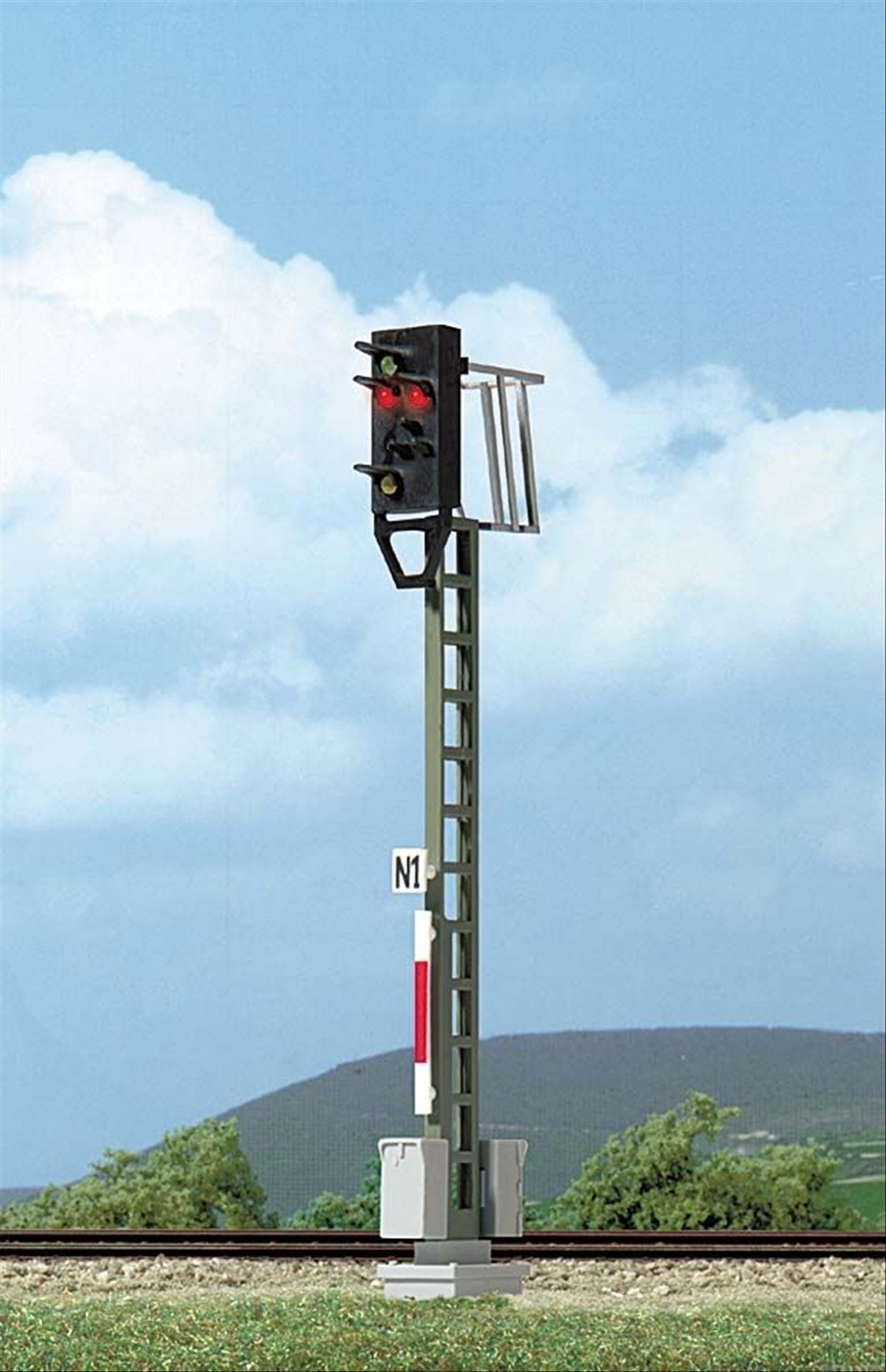 Busch 5803 HO Scale Main Signal, 4 LEDs