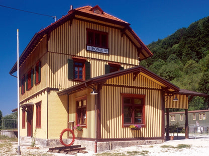 Noch 66007 HO Scale Honau Station & Loading Ramp Kit