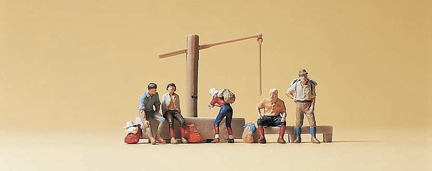 Preiser 79161 N Scale People Resting by Village Fountain Set