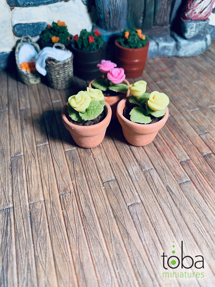 Toba Miniatures 1028 1/12 Scale Flower Pots with Flowers (3)