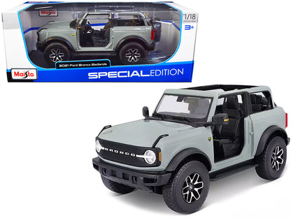 2021 Ford Bronco Badlands Light Gray "Special Edition" 1/18 Diecast Model Car by Maisto  free shipping USA