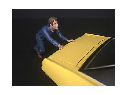 Mechanic Darwin Pushing a Car Figurine for 1/24 Scale Models by American Diorama  free shipping USA