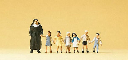 Preiser 10401 HO Scale Pedestrians Nun w/Small Children