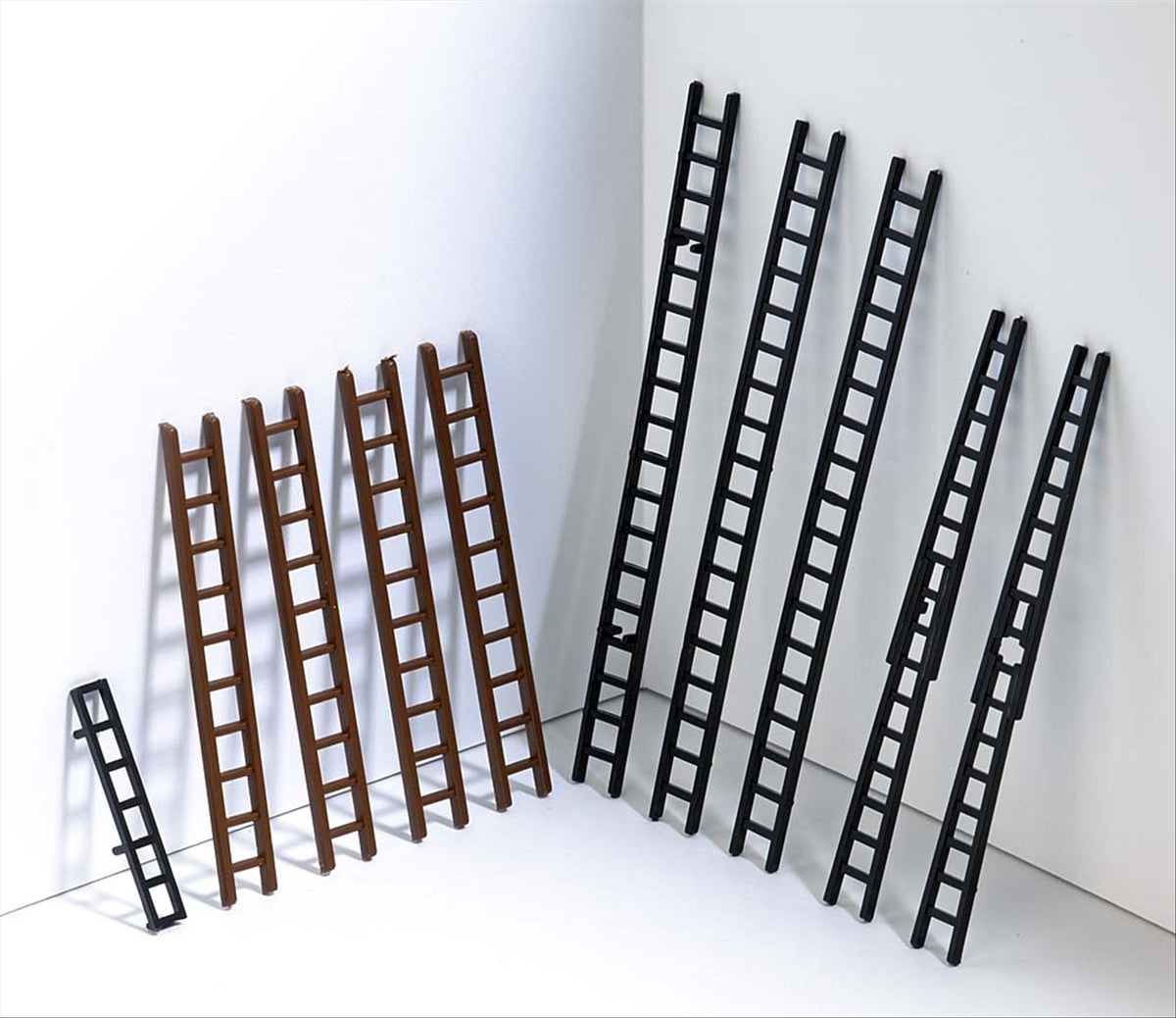 Busch 7786 HO Scale Ladders in Various Sizes, Set of 10