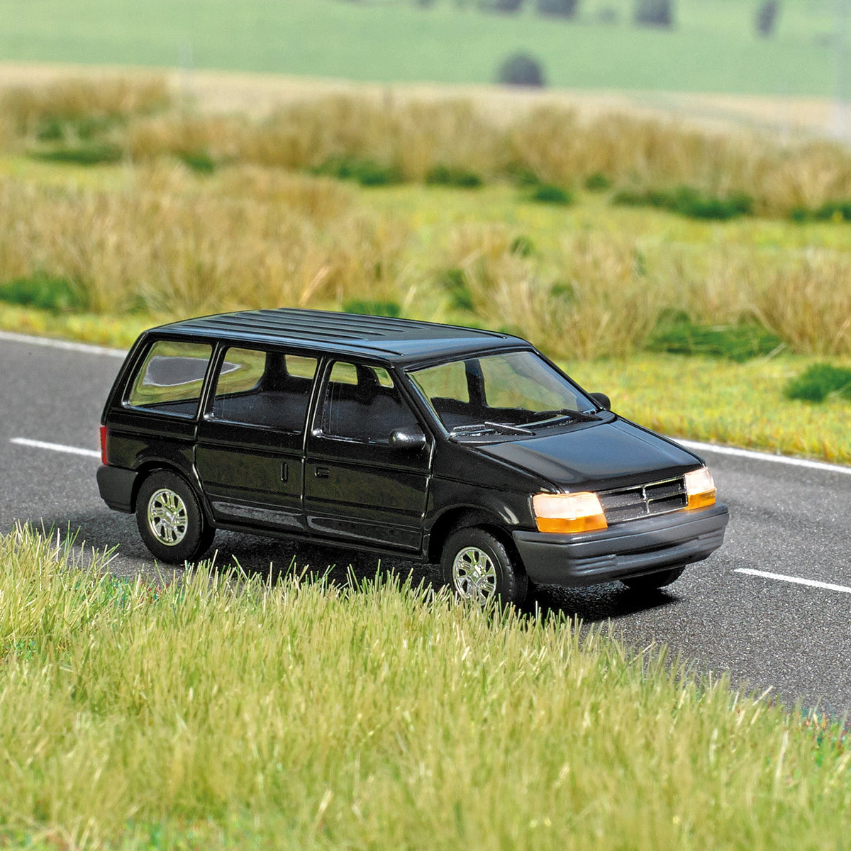 Busch 5657 HO Scale Chrysler Voyager Van, Black, Lighted