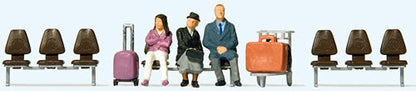 Preiser 10661 HO Scale Waiting Travelers #2 3 Figures, Luggage Cart