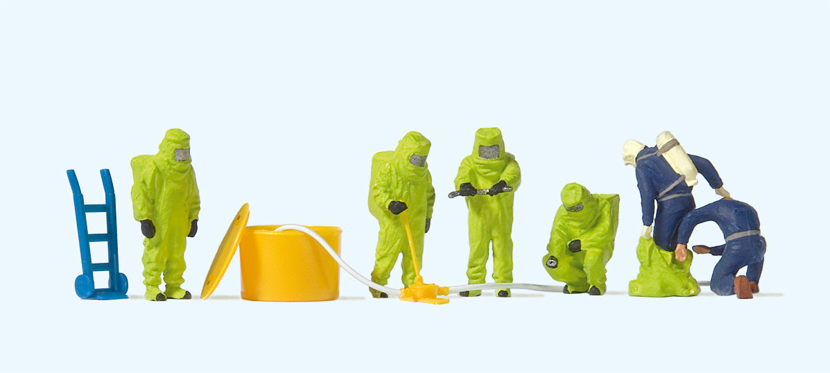 Preiser 10731 HO Scale Firemen in Green Hazmat Suits Set