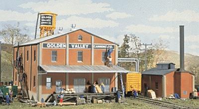 Walthers Cornerstone 3018 HO Scale Golden Valley Canning Kit