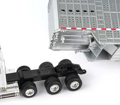 Ertl 47362 1/32 Freightliner 122SD with Cattle Trailer