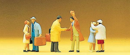 Preiser 10028 HO Scale Passengers Arriving