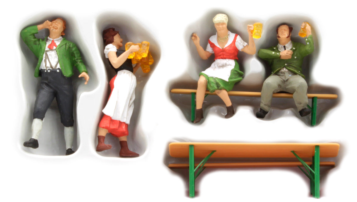 Preiser 65345 O Scale In the Beer Garden Set (4 figures)