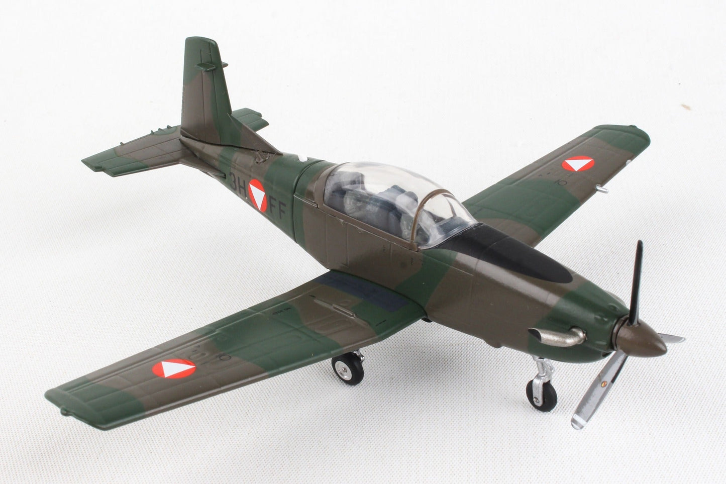Herpa Wings 1/72 HE580526 Herpa Austrian Air Force Pc7 1/72 Flight School