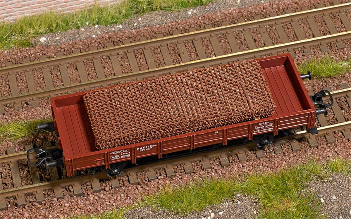 Busch 1682 HO Scale Rusty Steel Mesh Mat Gondola Load