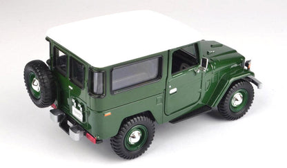 Motormax 79323PTM 1/24 Toyota FJ40, Green - Platinum Collection