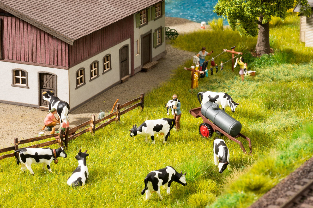 Noch 15609 HO Scale Peasant Family Set, 5 People & 5 Animals