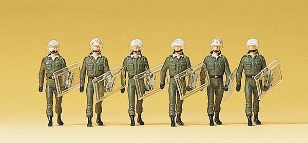 Preiser 10392 HO Scale German Riot Police With Shields At Side