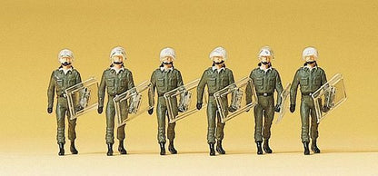 Preiser 10392 HO Scale German Riot Police With Shields At Side