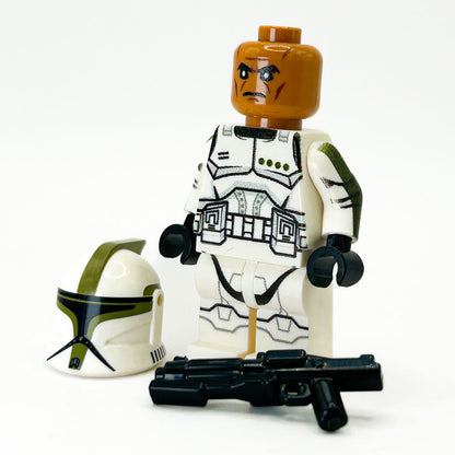 Olive Clone Trooper (Olive, P1) Minifig