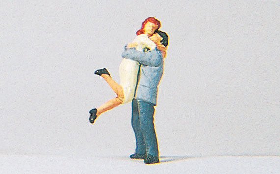 Preiser 28031 HO Scale Happy Homecoming Couple Figure
