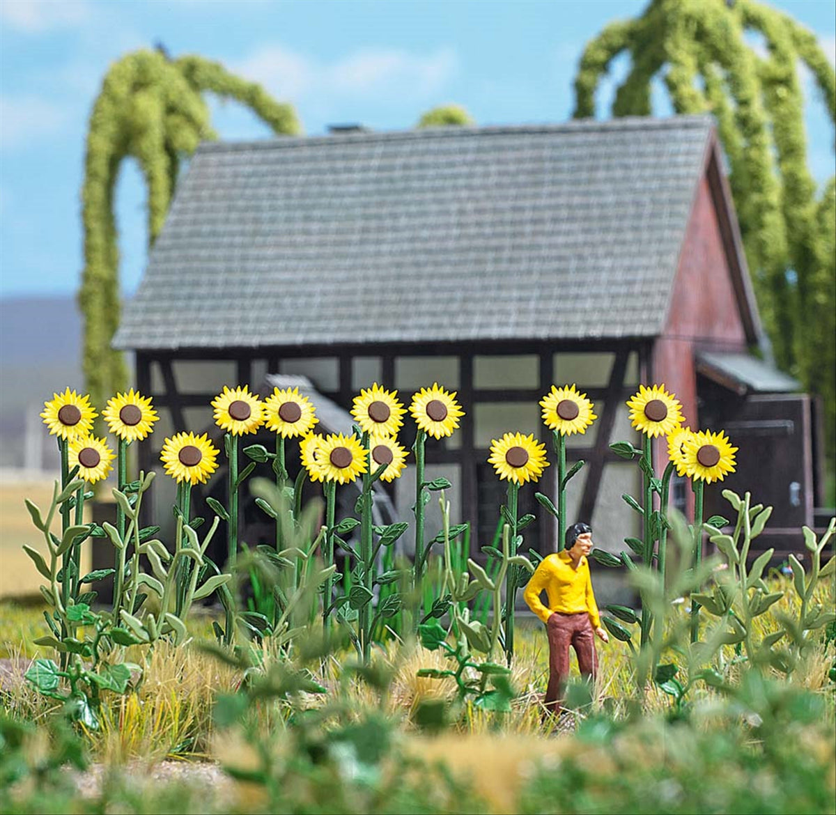 Busch 1261 HO Scale Giant Sunflower Field Kit pkg(18)