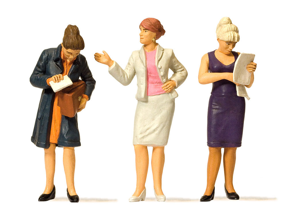 Preiser 44907 G Scale Standing Women 3-Figure Set