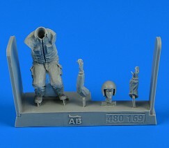 Aerobonus 480169 1/48 Warshaw Pact Aircraft Mechanic #5 (Knees Bent)