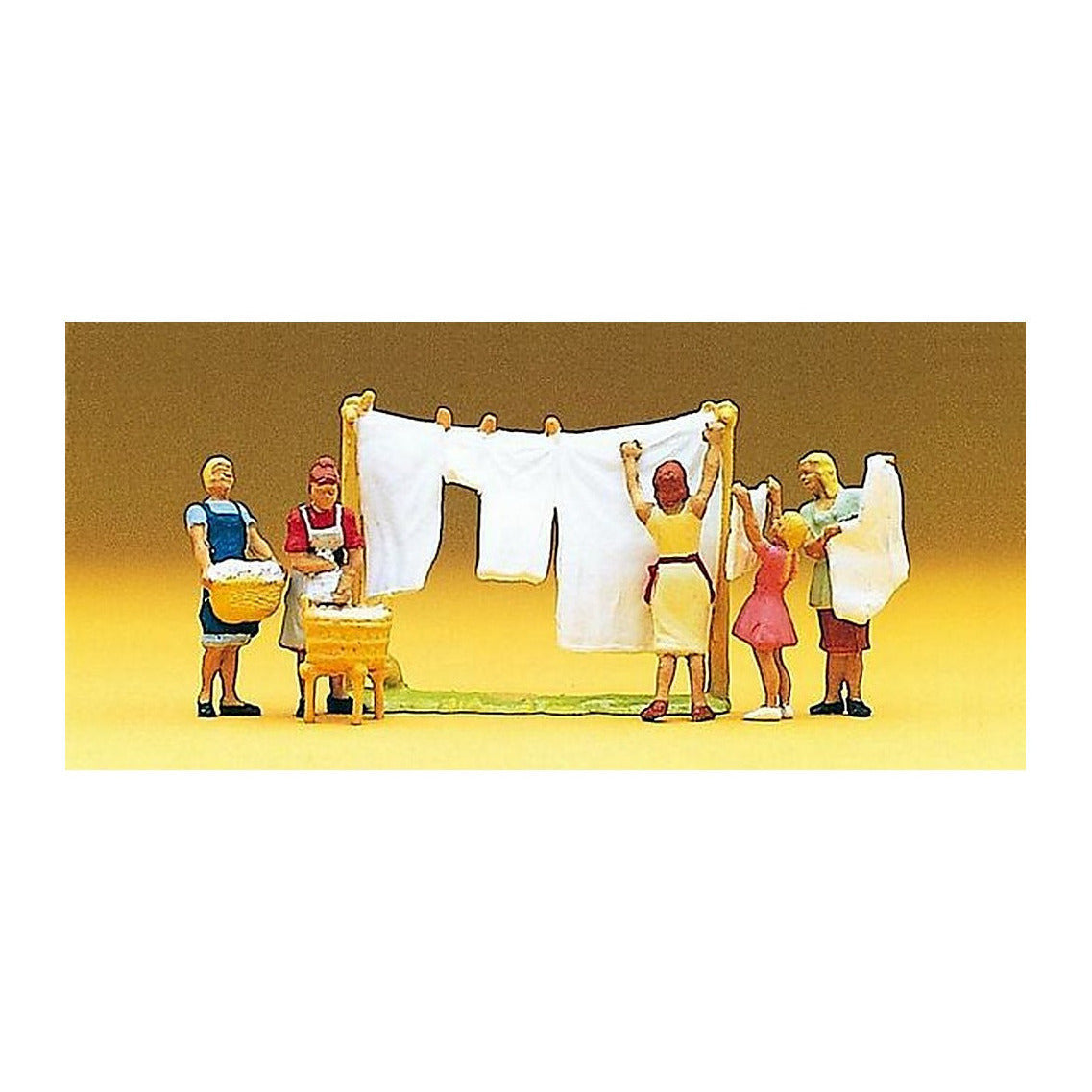 Preiser 10050 HO Scale Women Hanging Laundry pkg(5)