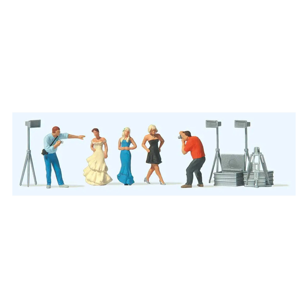 Preiser 10789 HO Scale Photographers and Models At the Fashion Shoot