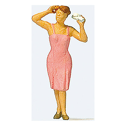 Preiser 28120 HO Scale People Working Styling Her Hair