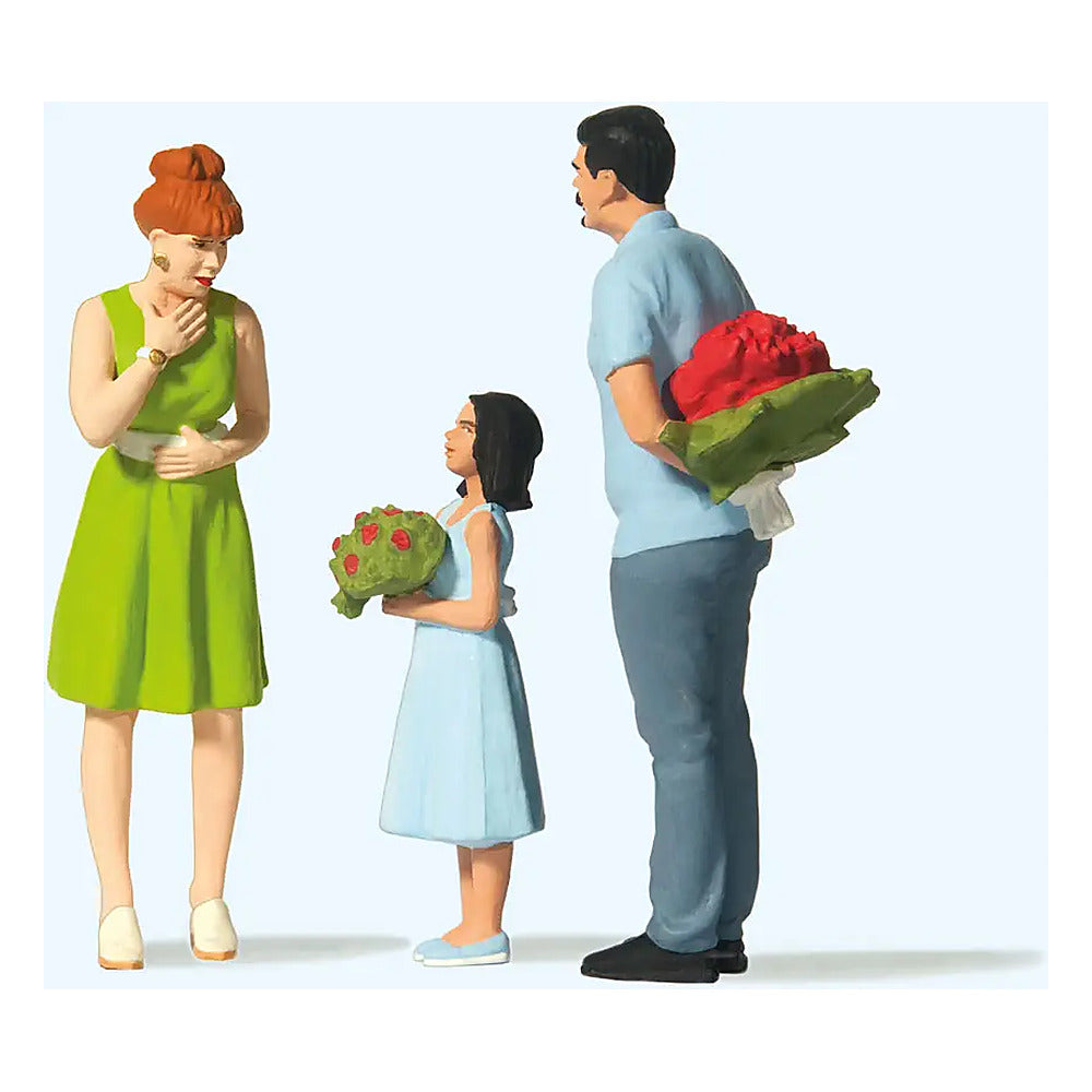 Preiser 44934 G Scale Surprise with Flowers Man, Woman, Daughter