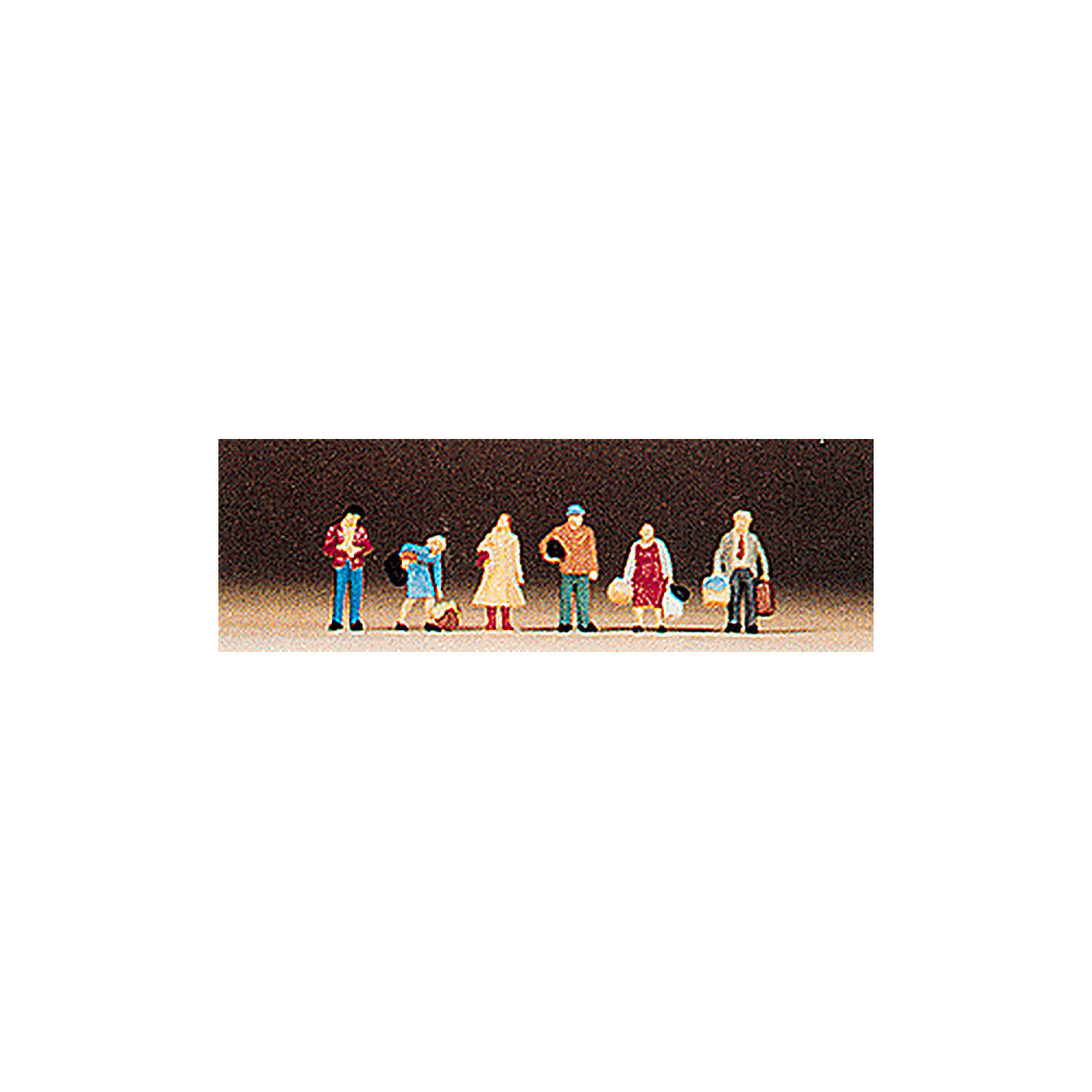 Preiser 79017 N Scale Passengers Waiting