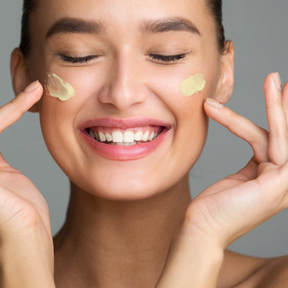 Super Fruits Illuminating Banana Eye Cream by EarthToSkin