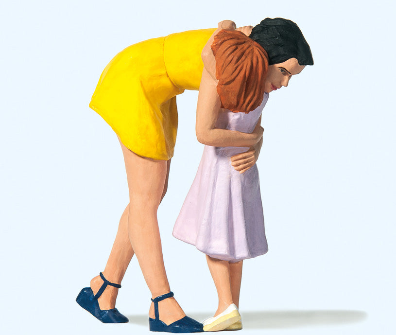 Preiser 44942 G Scale Woman Hugging Girl Figure Set