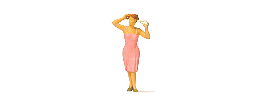 Preiser 28120 HO Scale Styling Her Hair Figure