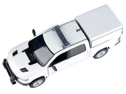 2019 RAM 1500 Laramie Crew Cab Pickup Truck with Truck Bed Camper White "Custom Builder's Kit" Series 1/27 Diecast Model Car by Motormax