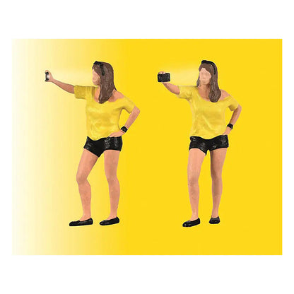Viessmann 1551 HO Scale Woman Taking Selfie Picture w/LED Flash
