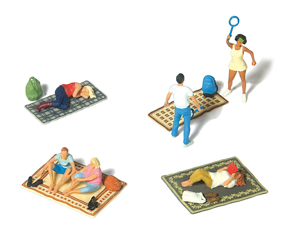 Preiser 10697 HO Scale On the Lawn Figure Set pkg(6)