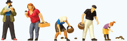 Preiser 10620 HO Scale Sports & Recreation - Mushroom Pickers 2